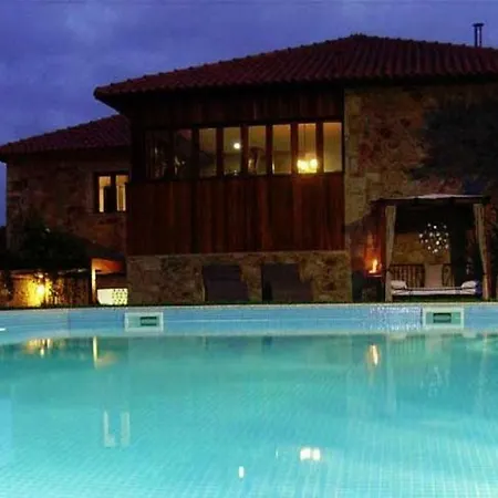 Moradia Com Piscina Em