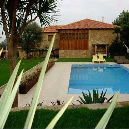 Moradia Com Piscina Em